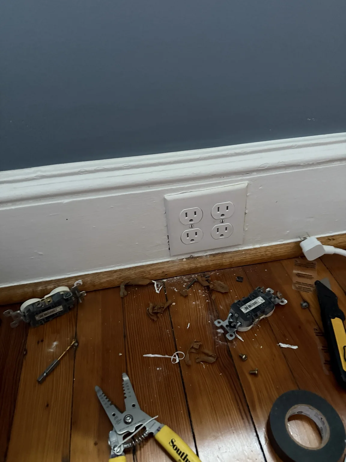 Finished four-receptacle electrical outlet installation